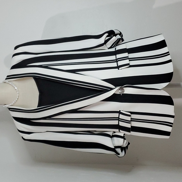 Women's Black & White Stripe Blazer - Picture 2 of 6